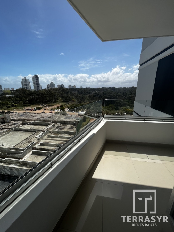 Apartamento ID.320 - En venta unidad de 3 dormitorios en suite más dependencia de servicio playa brava 