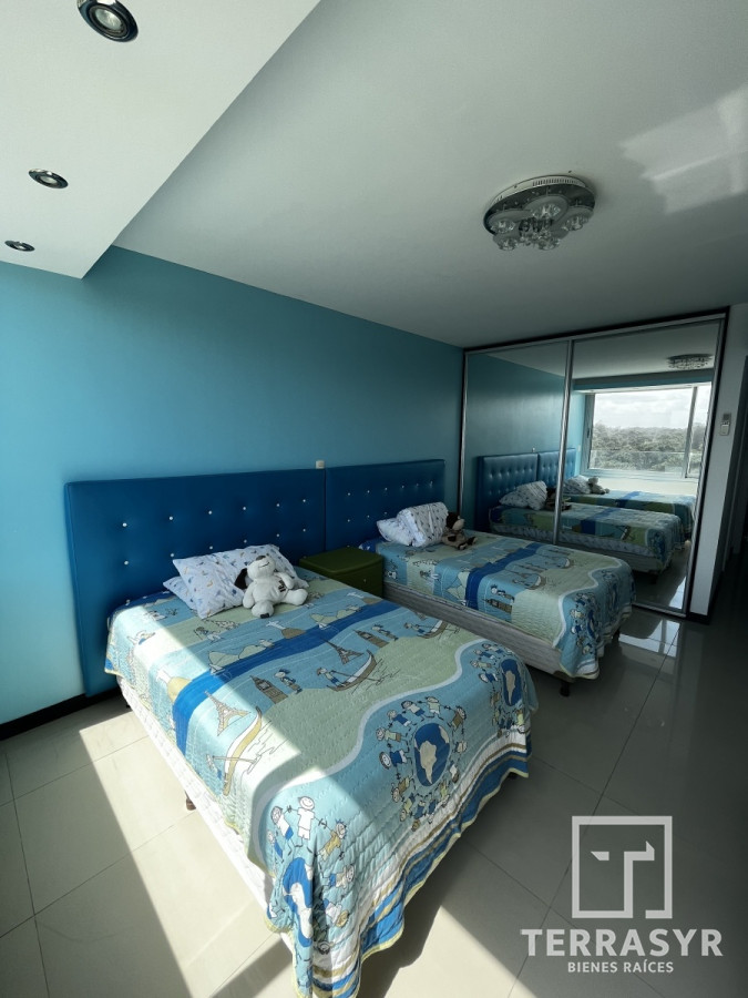 Apartamento ID.320 - En venta unidad de 3 dormitorios en suite más dependencia de servicio playa brava 