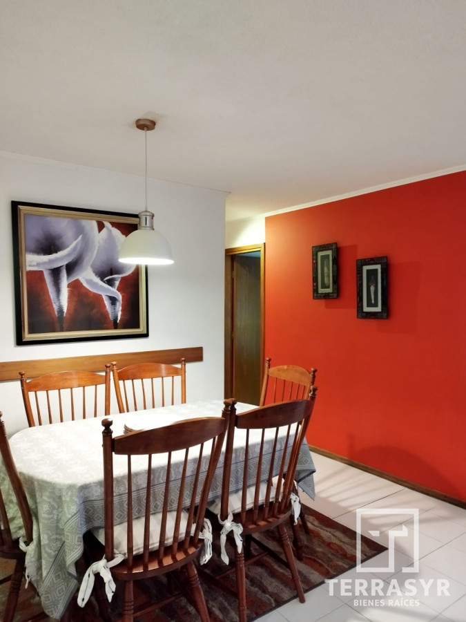 Apartamento ID.228 - Apartamento de 2 Dormitorios con Vista al Mar y Comodidades en Excelente Estado
