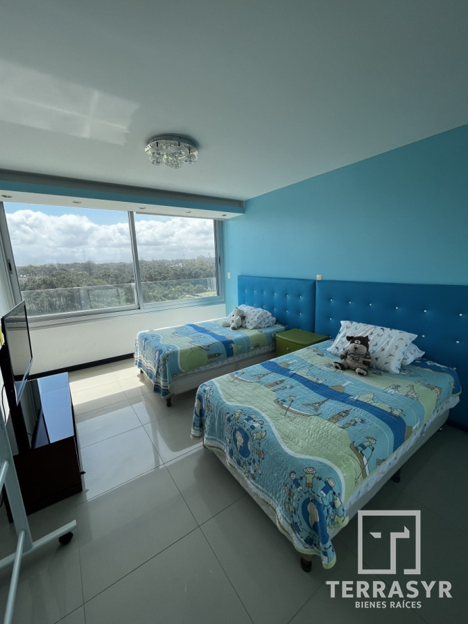 Apartamento ID.320 - En venta unidad de 3 dormitorios en suite más dependencia de servicio playa brava 