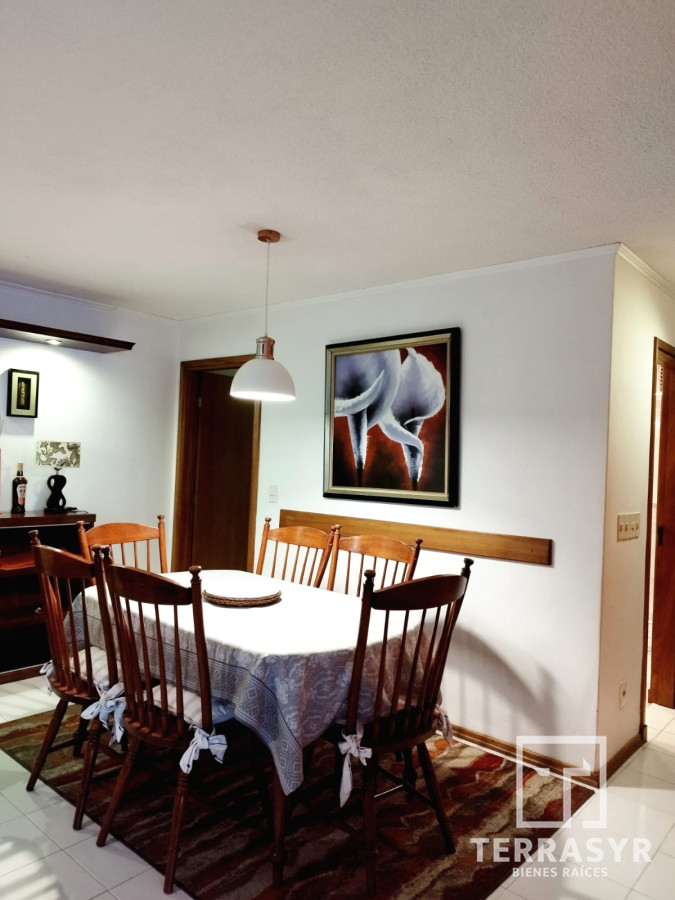 Apartamento ID.228 - Apartamento de 2 Dormitorios con Vista al Mar y Comodidades en Excelente Estado