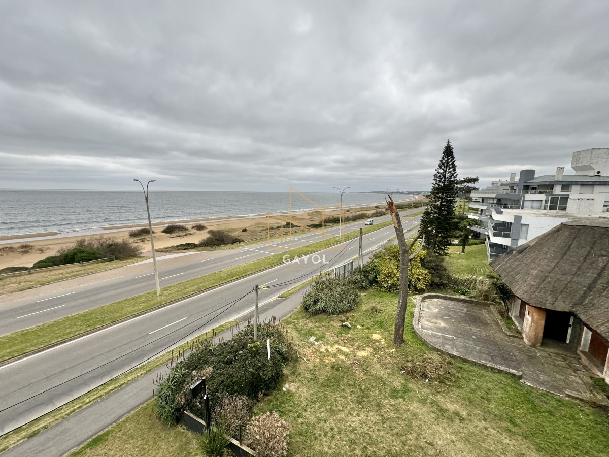 Apartamento ID.827 - FRENTE AL MAR APARTAMENTO EN VENTA DE 2 DORMITORIOS EN MANSA CON PARRILLERO PROPIO