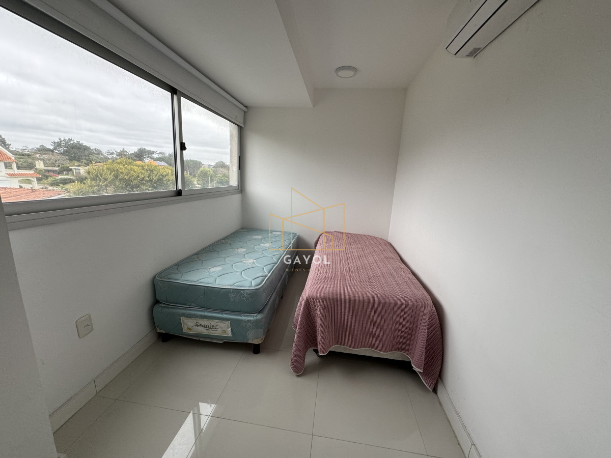 Apartamento ID.827 - FRENTE AL MAR APARTAMENTO EN VENTA DE 2 DORMITORIOS EN MANSA CON PARRILLERO PROPIO