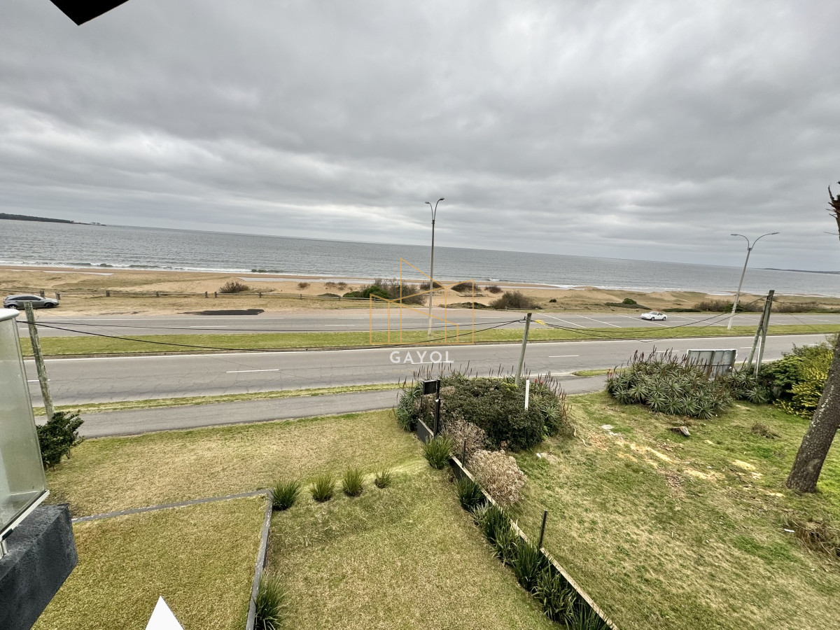 Apartamento ID.827 - FRENTE AL MAR APARTAMENTO EN VENTA DE 2 DORMITORIOS EN MANSA CON PARRILLERO PROPIO