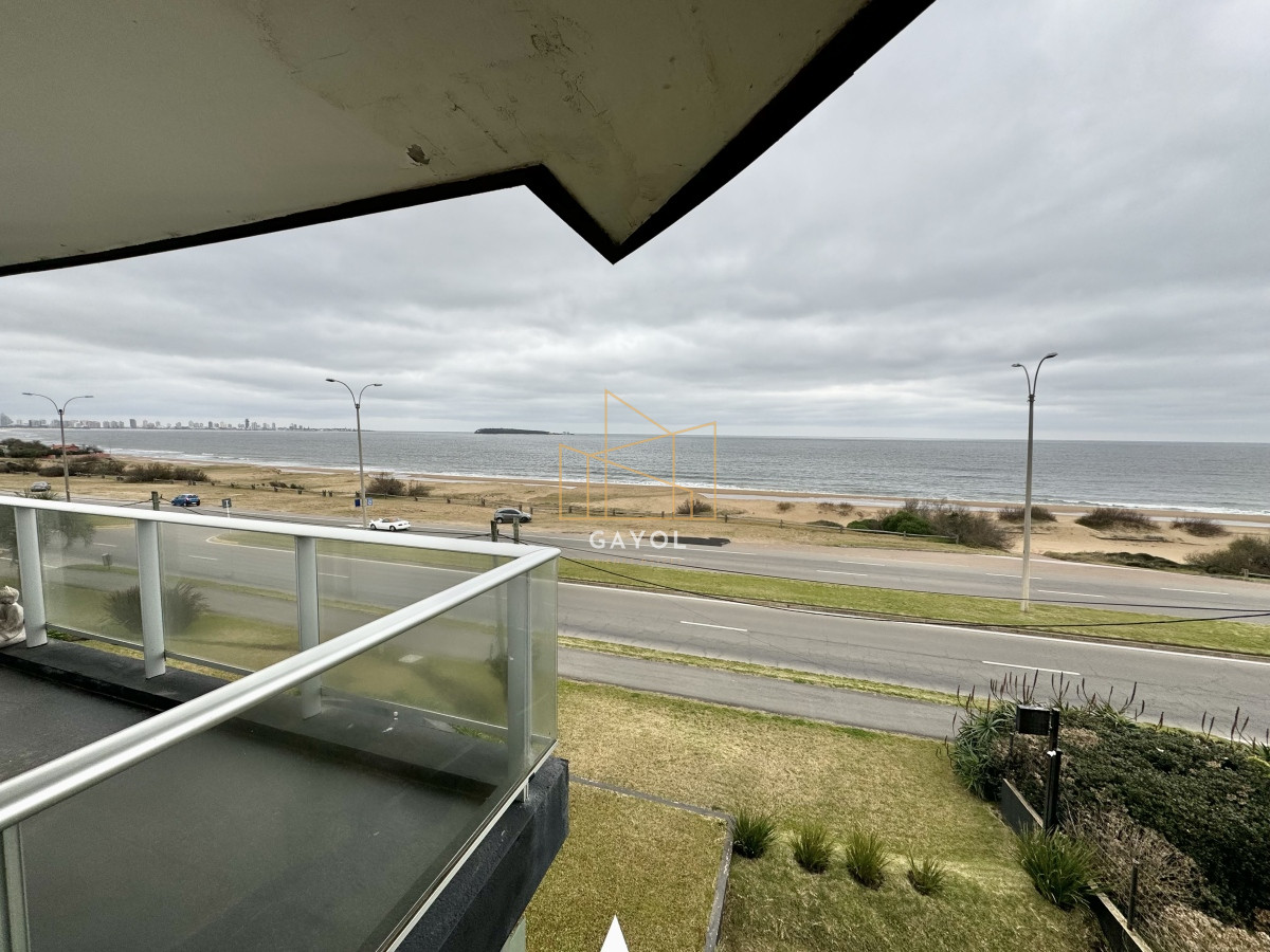 Apartamento ID.827 - FRENTE AL MAR APARTAMENTO EN VENTA DE 2 DORMITORIOS EN MANSA CON PARRILLERO PROPIO
