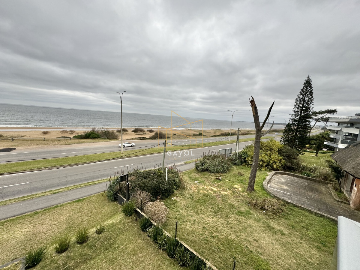 Apartamento ID.827 - FRENTE AL MAR APARTAMENTO EN VENTA DE 2 DORMITORIOS EN MANSA CON PARRILLERO PROPIO