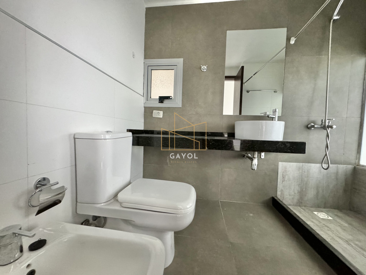 Apartamento ID.827 - FRENTE AL MAR APARTAMENTO EN VENTA DE 2 DORMITORIOS EN MANSA CON PARRILLERO PROPIO
