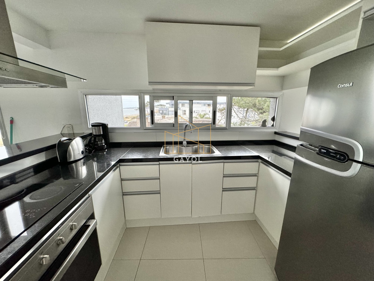 Apartamento ID.827 - FRENTE AL MAR APARTAMENTO EN VENTA DE 2 DORMITORIOS EN MANSA CON PARRILLERO PROPIO