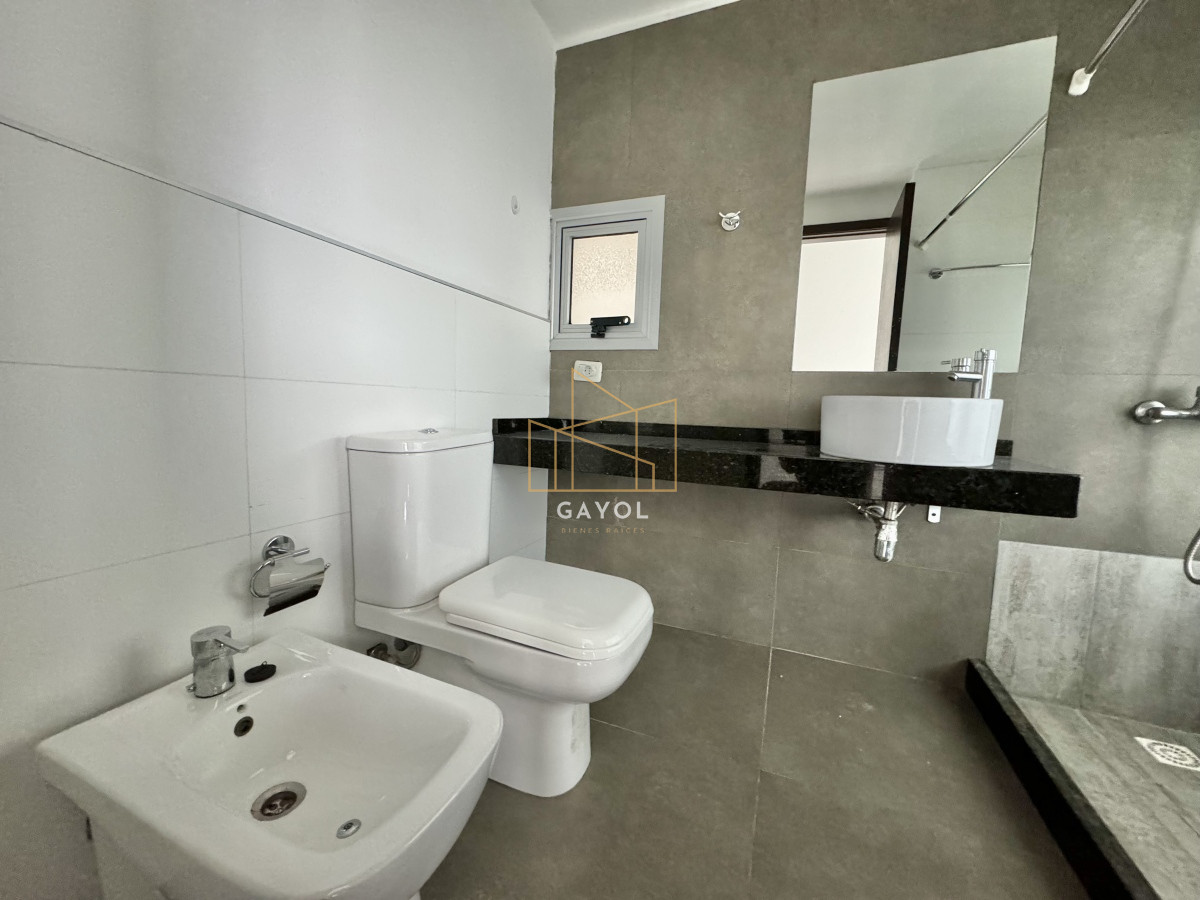 Apartamento ID.827 - FRENTE AL MAR APARTAMENTO EN VENTA DE 2 DORMITORIOS EN MANSA CON PARRILLERO PROPIO