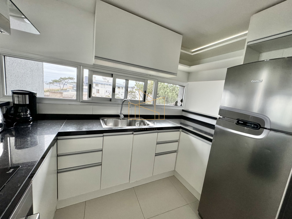 Apartamento ID.827 - FRENTE AL MAR APARTAMENTO EN VENTA DE 2 DORMITORIOS EN MANSA CON PARRILLERO PROPIO