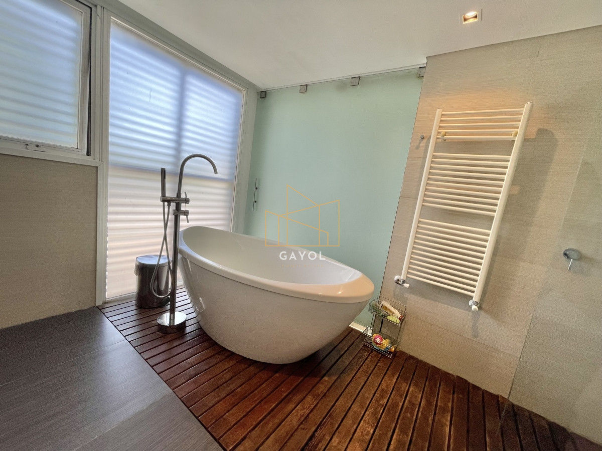 Casa ID.853 - VENTA DE CASA DE 5 DORMITORIOS EN BARRIO PRIVADO LA ARBOLADA PUNTA DEL ESTE