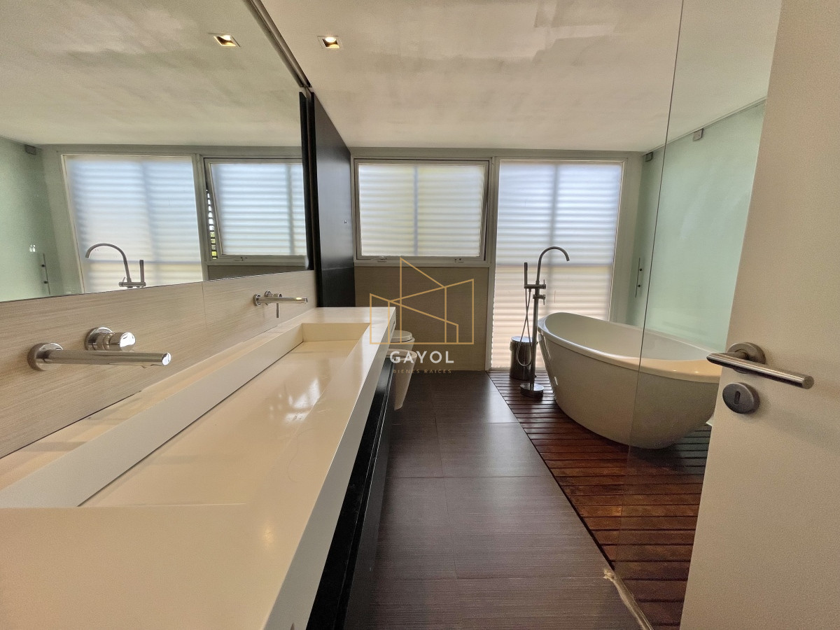 Casa ID.853 - VENTA DE CASA DE 5 DORMITORIOS EN BARRIO PRIVADO LA ARBOLADA PUNTA DEL ESTE