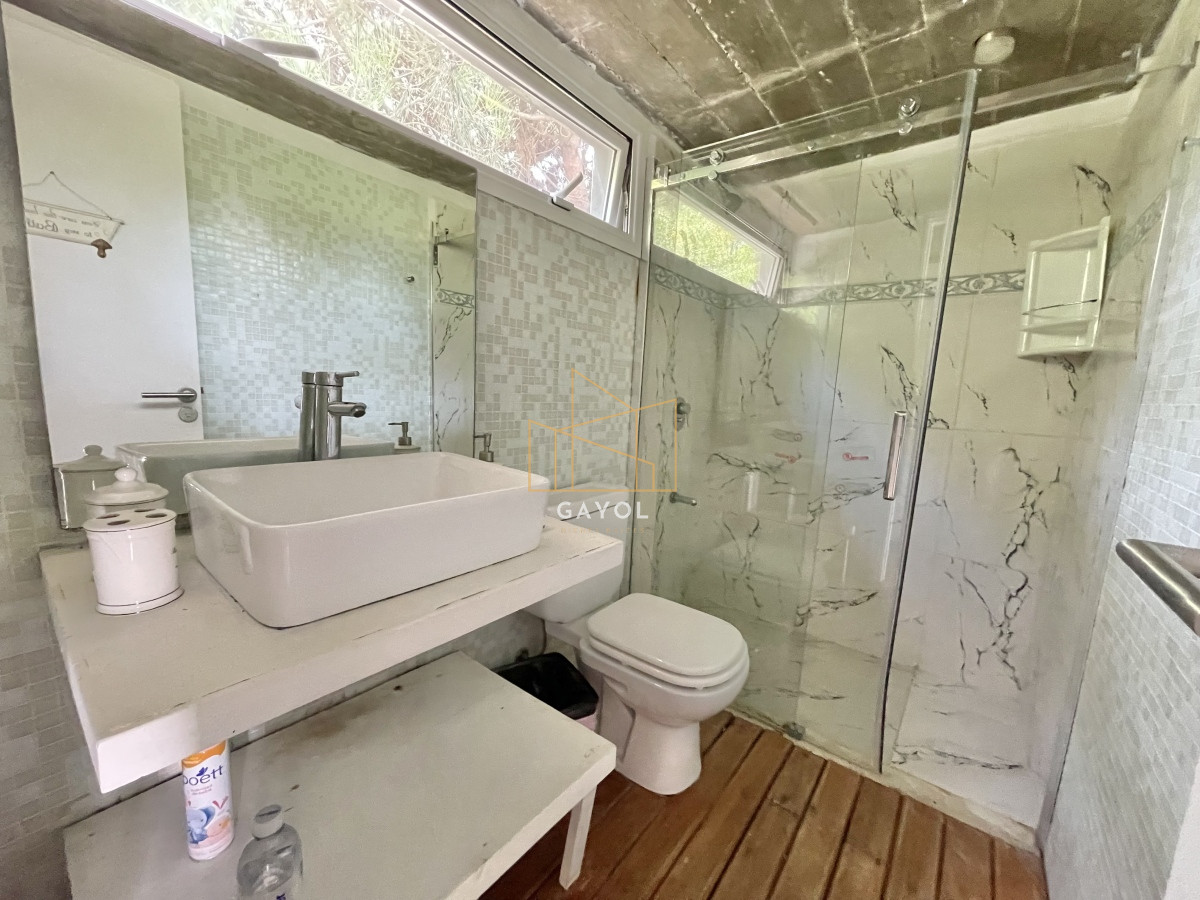 Casa ID.853 - VENTA DE CASA DE 5 DORMITORIOS EN BARRIO PRIVADO LA ARBOLADA PUNTA DEL ESTE