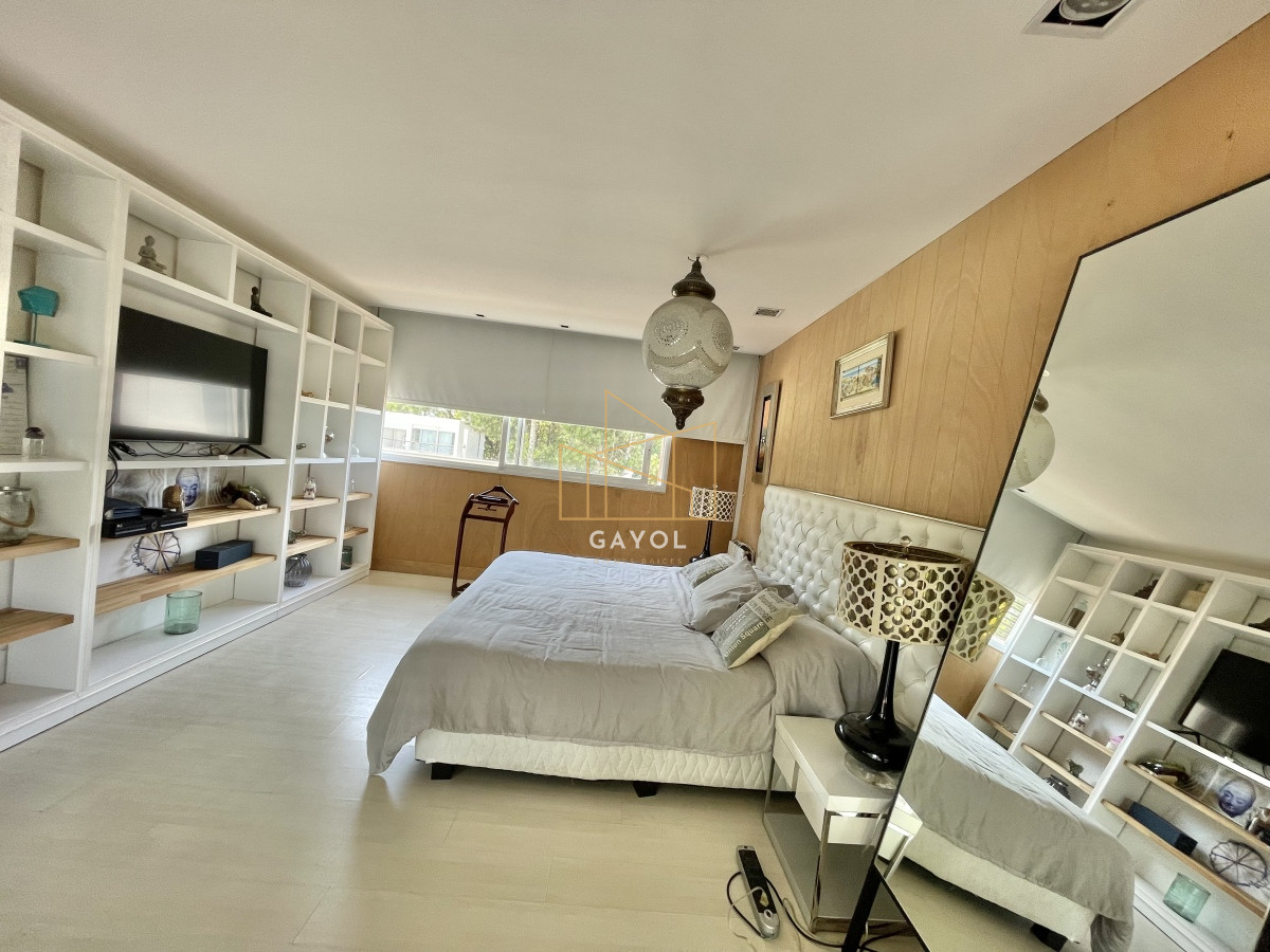 Casa ID.853 - VENTA DE CASA DE 5 DORMITORIOS EN BARRIO PRIVADO LA ARBOLADA PUNTA DEL ESTE