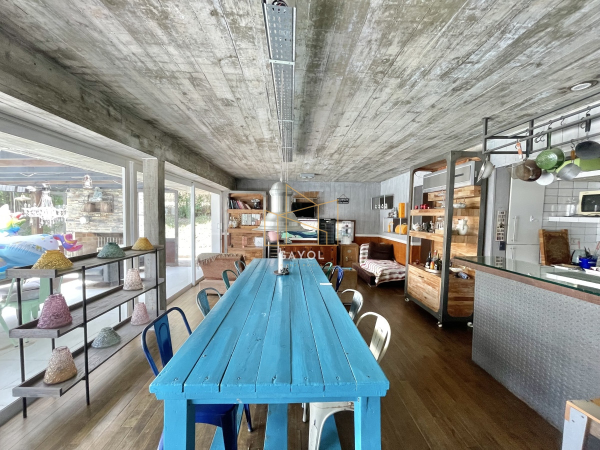 Casa ID.853 - VENTA DE CASA DE 5 DORMITORIOS EN BARRIO PRIVADO LA ARBOLADA PUNTA DEL ESTE