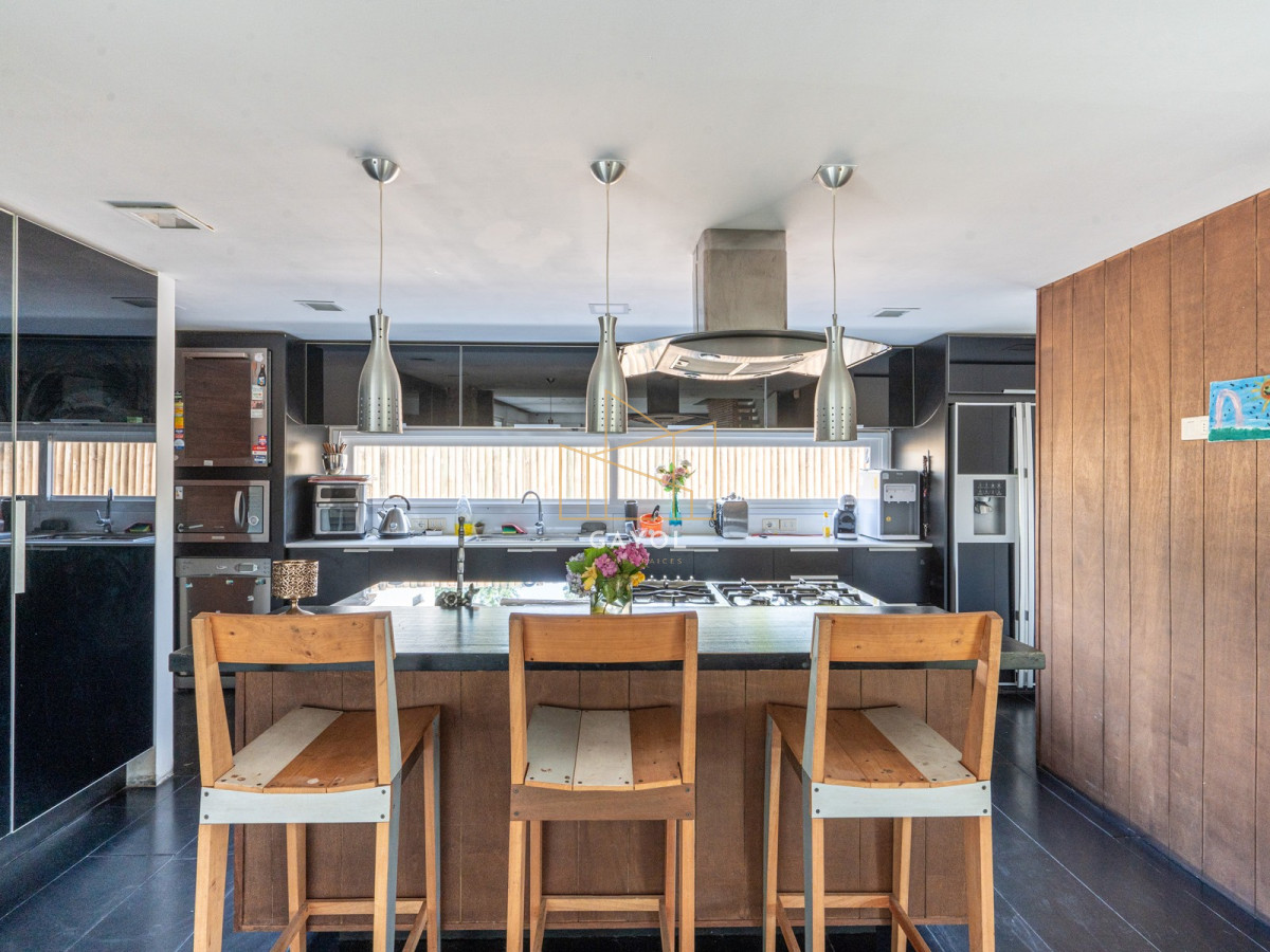 Casa ID.853 - VENTA DE CASA DE 5 DORMITORIOS EN BARRIO PRIVADO LA ARBOLADA PUNTA DEL ESTE