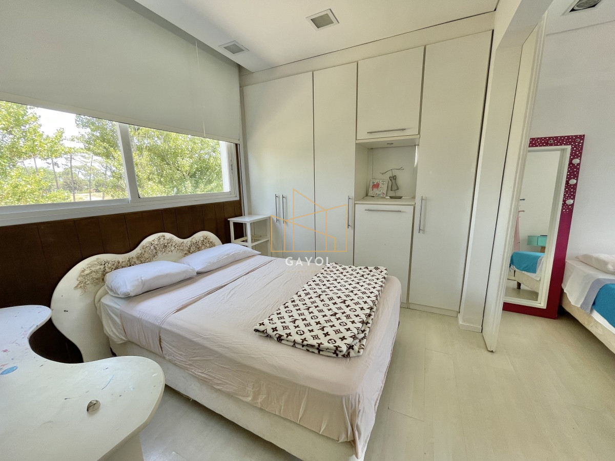 Casa ID.853 - VENTA DE CASA DE 5 DORMITORIOS EN BARRIO PRIVADO LA ARBOLADA PUNTA DEL ESTE