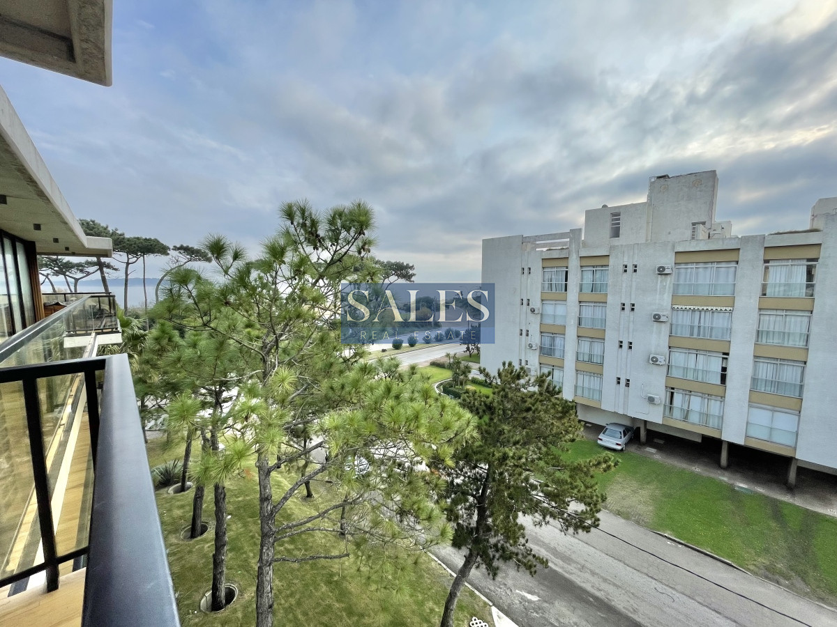 Apartamento ID.472 - ALQUILER ANUAL DE APARTAMENTO DE 1 DORMITORIO FRENTE AL MAR EN MANSA PUNTA DEL ESTE 