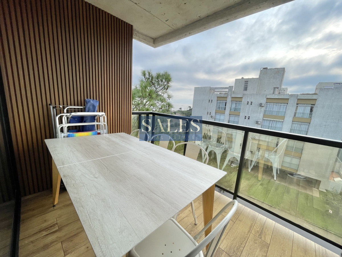 Apartamento ID.472 - ALQUILER ANUAL DE APARTAMENTO DE 1 DORMITORIO FRENTE AL MAR EN MANSA PUNTA DEL ESTE 