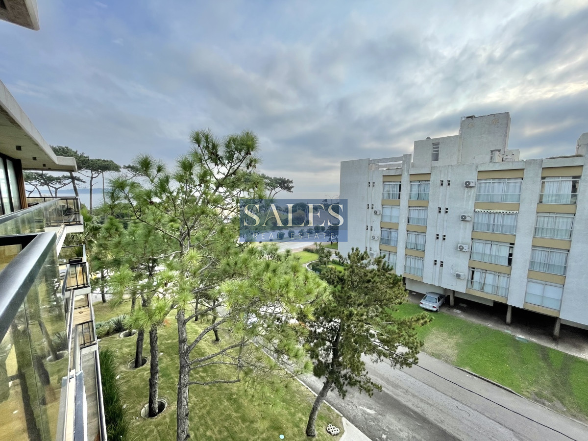 Apartamento ID.472 - ALQUILER ANUAL DE APARTAMENTO DE 1 DORMITORIO FRENTE AL MAR EN MANSA PUNTA DEL ESTE 