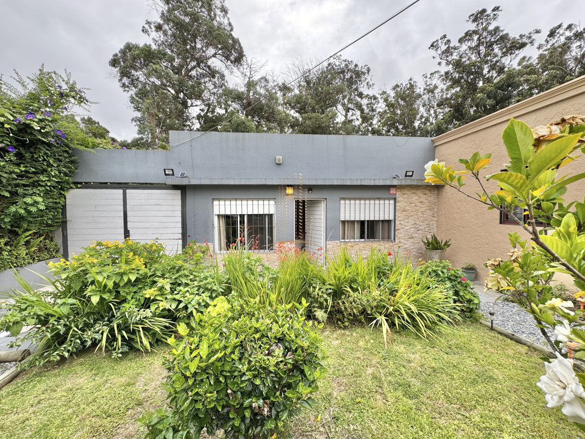 Casa ID.653 - CASA EN VENTA Y ALQUILER DE 2 DORMITORIOS EN PINARES PUNTA DEL ESTE