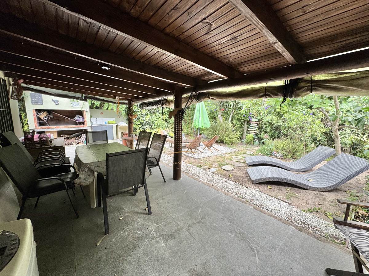 Casa ID.653 - CASA EN VENTA Y ALQUILER DE 2 DORMITORIOS EN PINARES PUNTA DEL ESTE