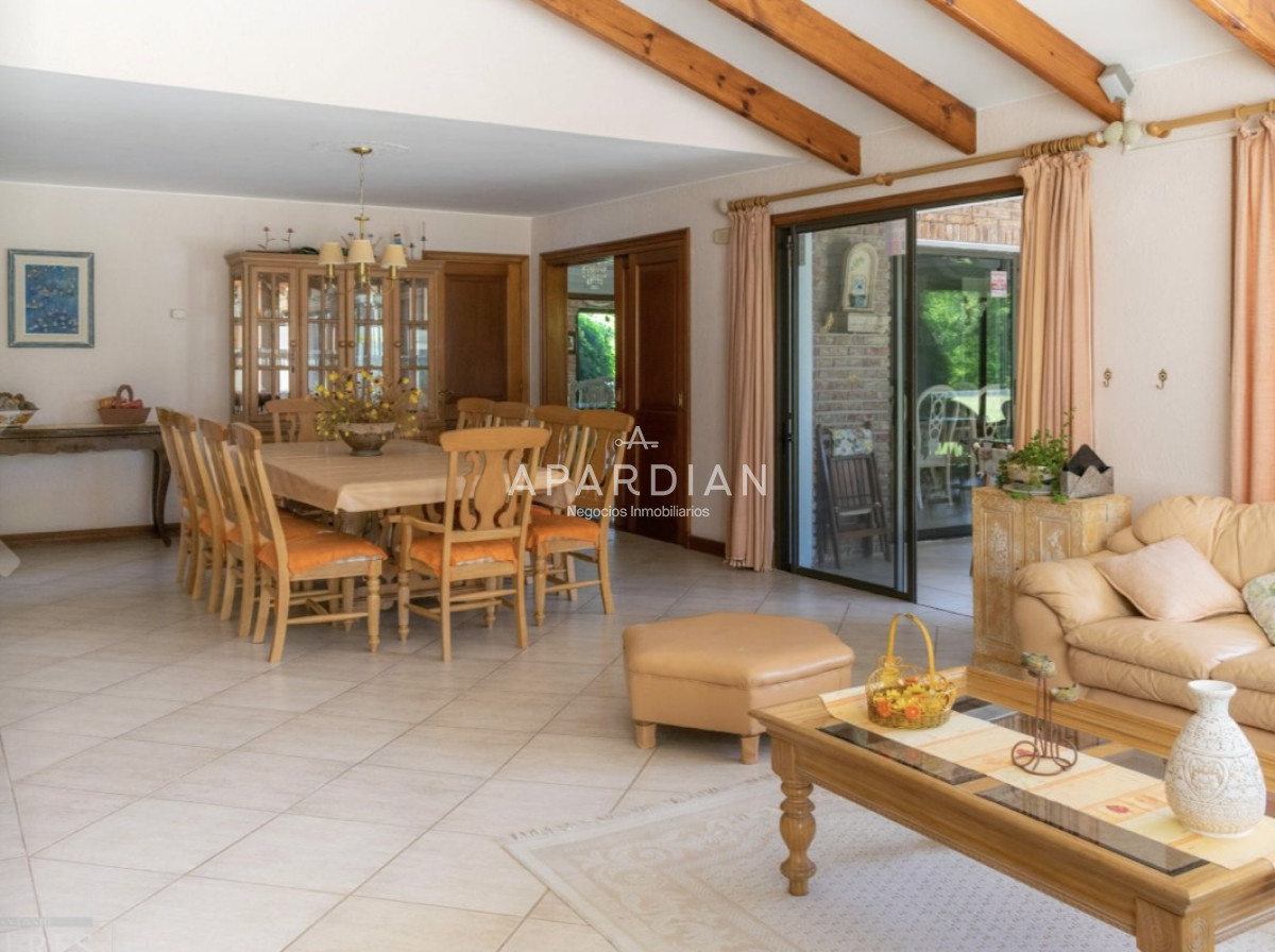 Casa ID.21096855 - CASA EN VENTA Y ALQUILER TEMPORAL DE 5 DORMITORIOS EN SUITE Y DEPENDENCIA DE SERVICIO