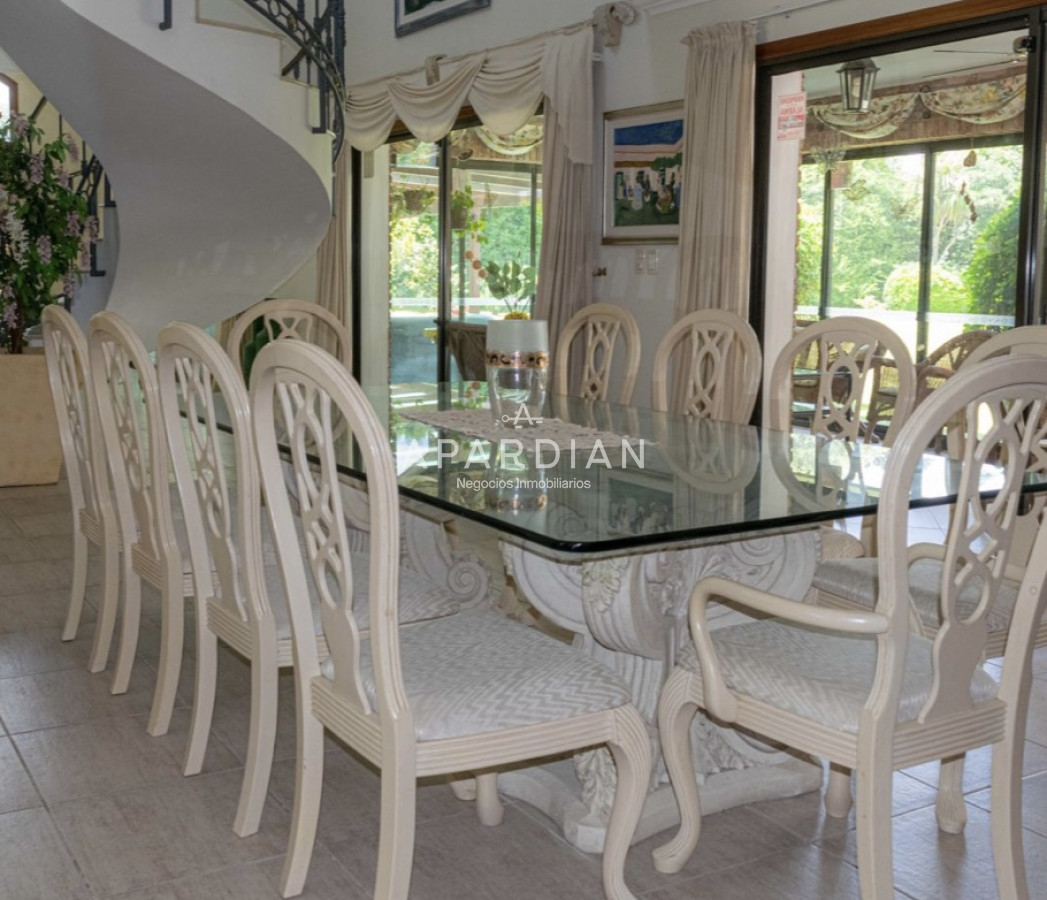 Casa ID.21096855 - CASA EN VENTA Y ALQUILER TEMPORAL DE 5 DORMITORIOS EN SUITE Y DEPENDENCIA DE SERVICIO