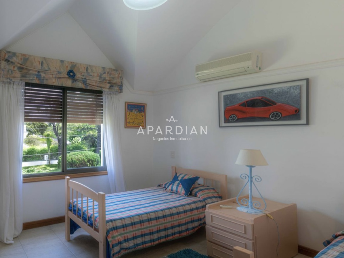 Casa ID.21096855 - CASA EN VENTA Y ALQUILER TEMPORAL DE 5 DORMITORIOS EN SUITE Y DEPENDENCIA DE SERVICIO