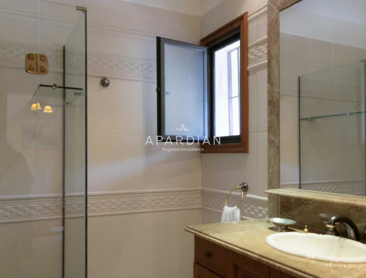 Casa ID.21096855 - CASA EN VENTA Y ALQUILER TEMPORAL DE 5 DORMITORIOS EN SUITE Y DEPENDENCIA DE SERVICIO