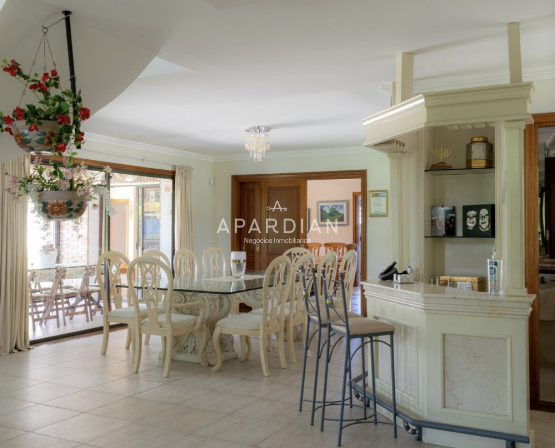 Casa ID.21096855 - CASA EN VENTA Y ALQUILER TEMPORAL DE 5 DORMITORIOS EN SUITE Y DEPENDENCIA DE SERVICIO
