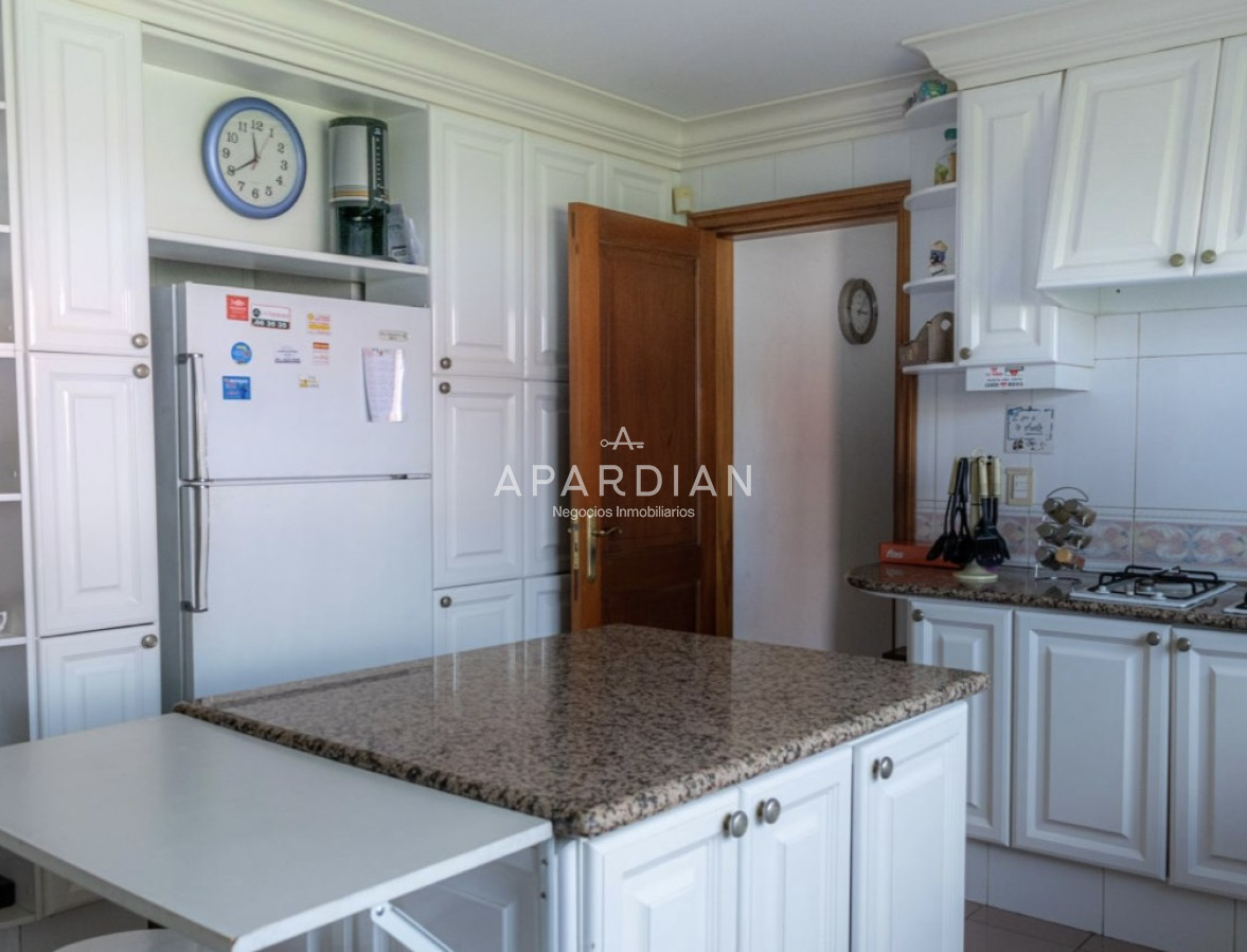 Casa ID.21096855 - CASA EN VENTA Y ALQUILER TEMPORAL DE 5 DORMITORIOS EN SUITE Y DEPENDENCIA DE SERVICIO