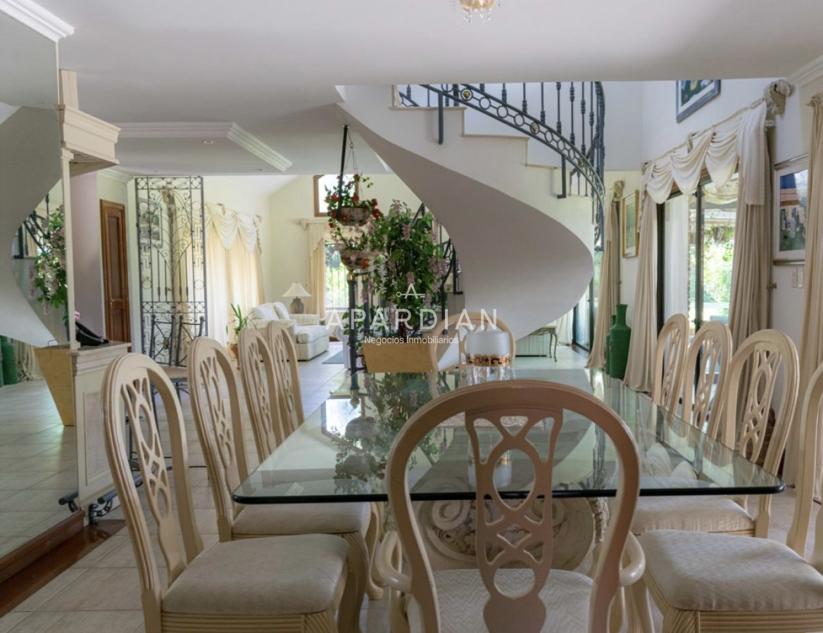 Casa ID.21096855 - CASA EN VENTA Y ALQUILER TEMPORAL DE 5 DORMITORIOS EN SUITE Y DEPENDENCIA DE SERVICIO