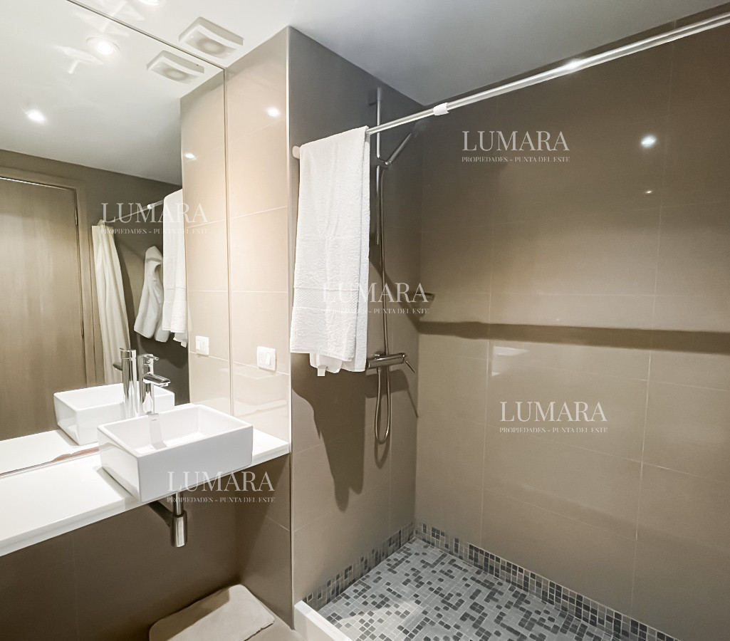 Apartamento ID.2585 - VENTA DE APARTAMENTO DE 2 DORMITORIOS EN EDIFICIO ONIX PUNTA DEL ESTE 