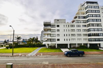Venta de Apartamento 3 dormitorios, Playa Mansa, PUNTA DEL ESTE 