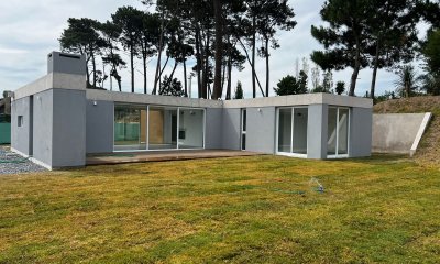 VENTA DE CASA DE 3 DORMITORIOS A ESTRENAR EN JARDINES DE CORDOBA PUNTA DEL ESTE