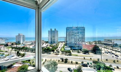 VENTA DE PENTHOUSE DE 2 DORMITRIOS EN MANSA PUNTA DEL ESTE