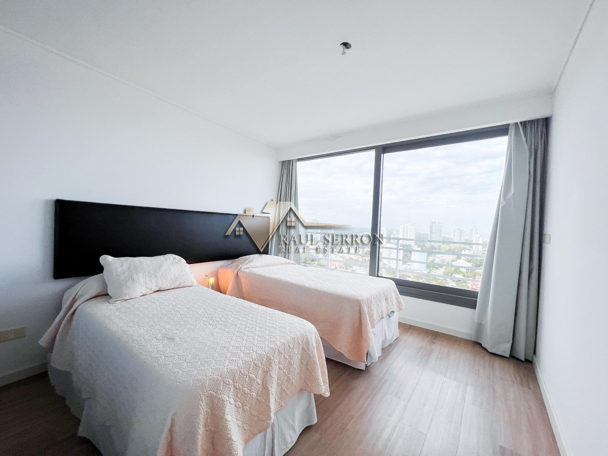 Apartamento ID.349 - VENTA DE APARTAMENTO PENTHOUSE EN EDIFICIO ALEXANDER BOULEVARD DE 3 DORMITORIOS 