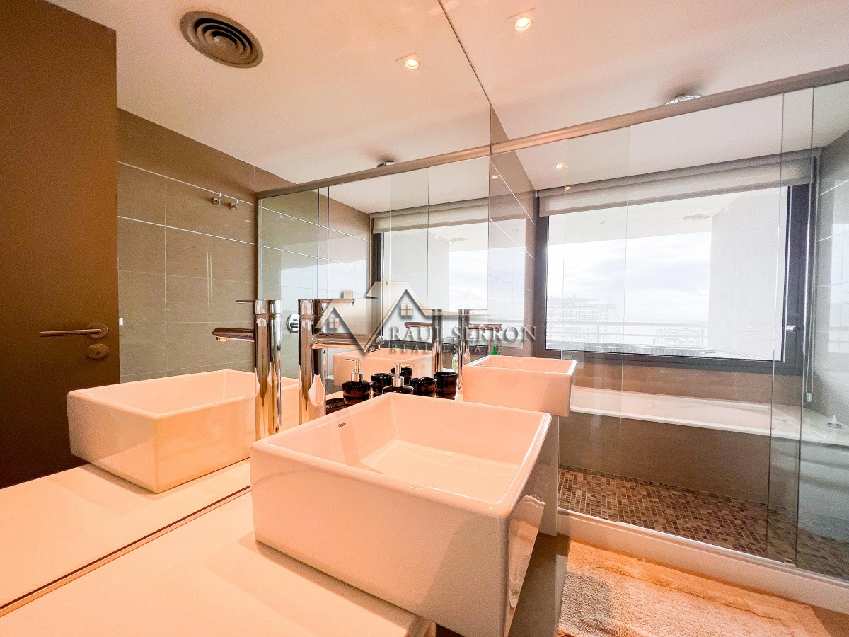 Apartamento ID.349 - VENTA DE APARTAMENTO PENTHOUSE EN EDIFICIO ALEXANDER BOULEVARD DE 3 DORMITORIOS 