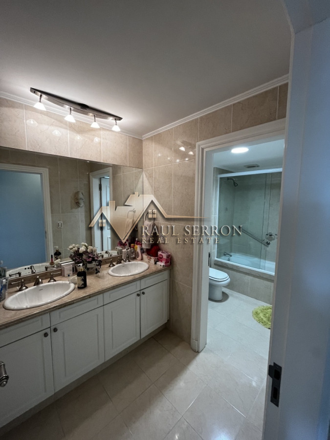 Apartamento ID.138 - En alquiler apartamento de 3 dormitorios y 3 baños Playa Mansa 