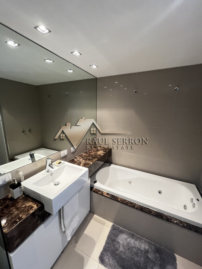 Apartamento ID.136 - En venta unidad de 3 dormitorios en suite más dependencia de servicio playa brava 