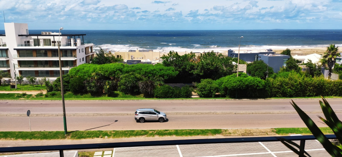 VENTA DE APARTAMENTO DE 2 DORMITORIOS EN MANANTIALES CON VISTA AL MAR