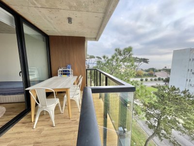 ALQUILER ANUAL DE APARTAMENTO DE 1 DORMITORIO FRENTE AL MAR EN MANSA PUNTA DEL ESTE 