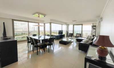 Apartamento de 3 dormitorios y dependencia frente al mar en Brava
