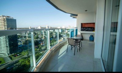 CASINO TOWER VENTA DE APARTAMENTO DE 2 DORMITORIOS CON PARRILLERO PROPIO