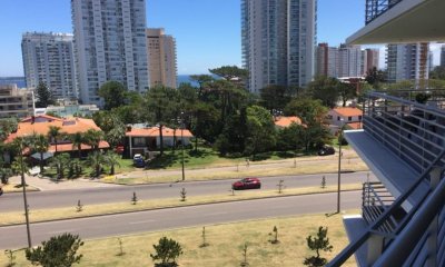 VENTA DE APARTAMENTO DE 2 SUITES EN ALEXANDER BOULEVAD EN MANSA PUNTA DEL ESTE