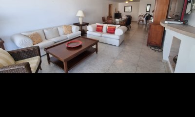 VENTA DE APARTAMENTO DE 3 DORMITORIOS EN BRAVA CON PARRILLERO PROPIO