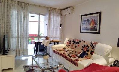 Apartamento de 2 Dormitorios con Vista al Mar y Comodidades en Excelente Estado