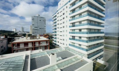 VENTA DE APARTAMENTO FRENTE AL MAR EN BRAVA DE 2 DORMITORIOS PUNTA DEL ESTE