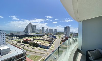 VENTA DE APARTAMENTO DE 3 SUITES EN EDIFICIO ARTOWER PUNTA DEL ESTE